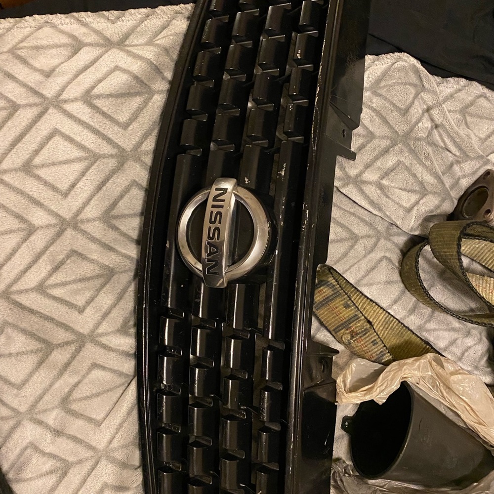 05 Nissan Altima 2.5 s grill
